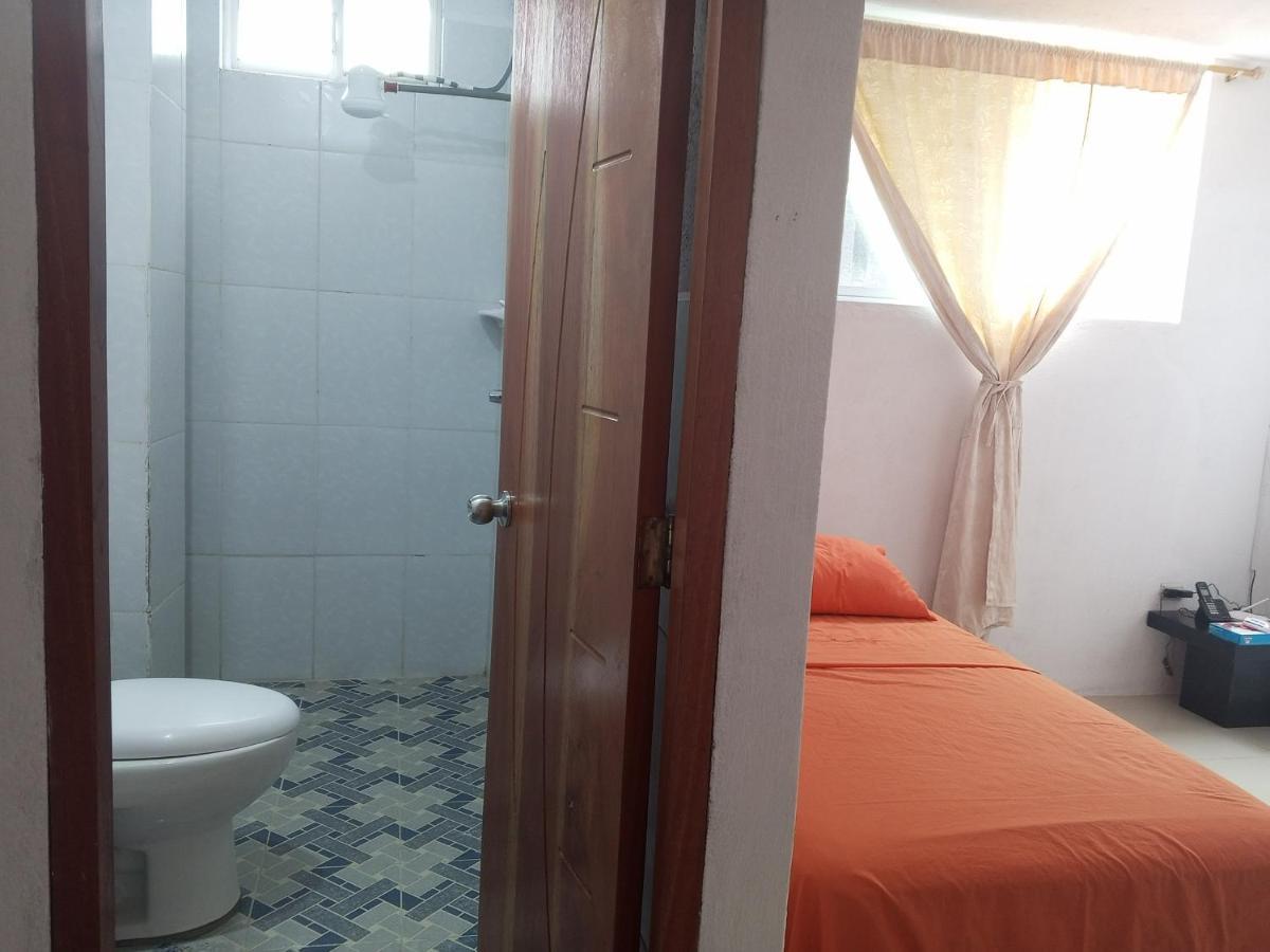 Pelican Tours Apartment Puerto Baquerizo Moreno Bagian luar foto